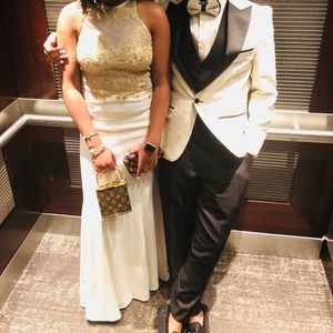 Prom dress only! (Suit is not included)